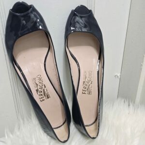 Salvatore Ferragamo Navy Blue Patent Peep-Toe Kitten Heels Size 9.5 B🌴